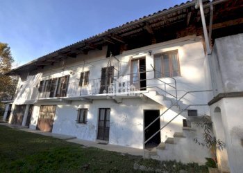 Facciata - Casa indipendente strada del Casino, 41, Castellamonte - foto 1