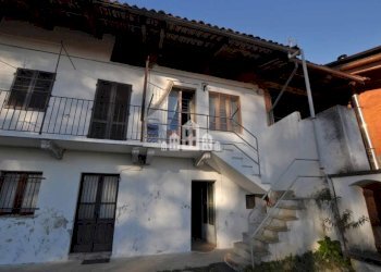 Facciata - Casa indipendente strada del Casino, 41, Castellamonte - foto 2