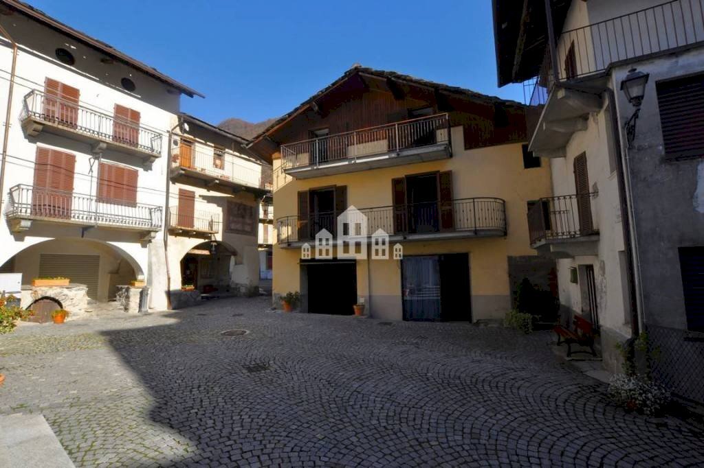 Facciata - Casa indipendente piazza Municipale, 1, Sparone - foto 2