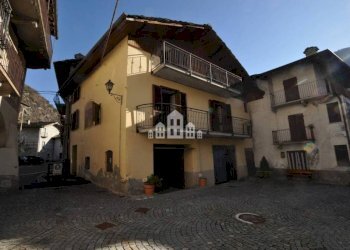 Facciata - Casa indipendente piazza Municipale, 1, Sparone - foto 3