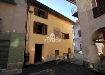 Facciata - Casa indipendente piazza Municipale, 1, Sparone - foto 6