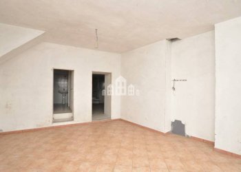 Stanza non arredata - Casa indipendente piazza Municipale, 1, Sparone - foto 8