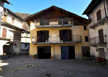 Facciata - Casa indipendente piazza Municipale, 1, Sparone - foto 12