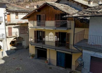 Facciata - Casa indipendente piazza Municipale, 1, Sparone - foto 32