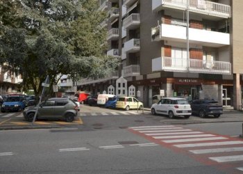 Facciata - Negozio via Castellamonte, 14, Banchette - foto 2