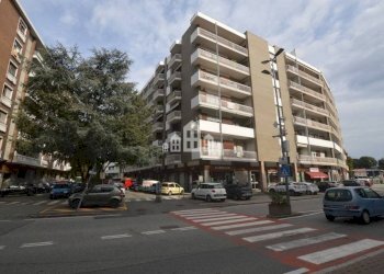 Facciata - Negozio via Castellamonte, 14, Banchette - foto 19