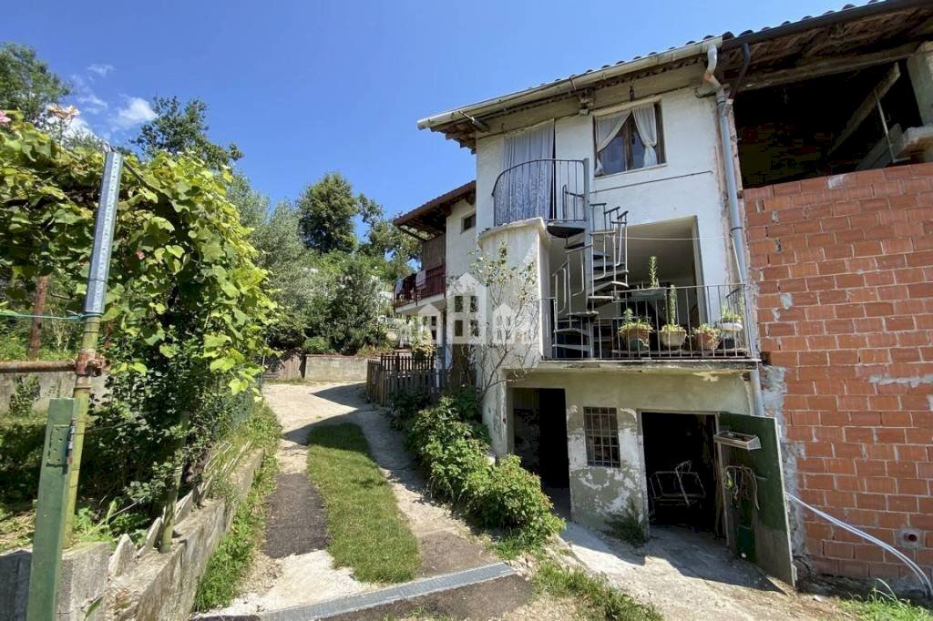 Facciata - Casa indipendente Località Benasso, 98, Castellamonte - foto 1