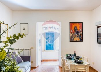 Four-room apartment Via Degli Orti Della Farnesina, Roma (neighborhood Vigna Clara) - photo 1