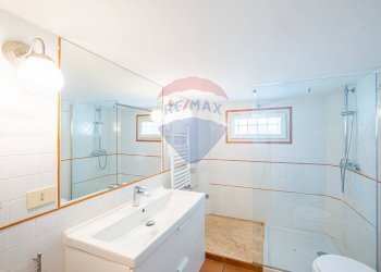 Four-room apartment Via Degli Orti Della Farnesina, Roma (neighborhood Vigna Clara) - photo 16