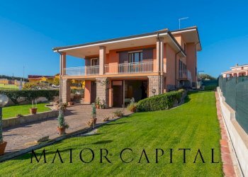 Villa Unifamiliare Via Roma, Oschiri - foto 1