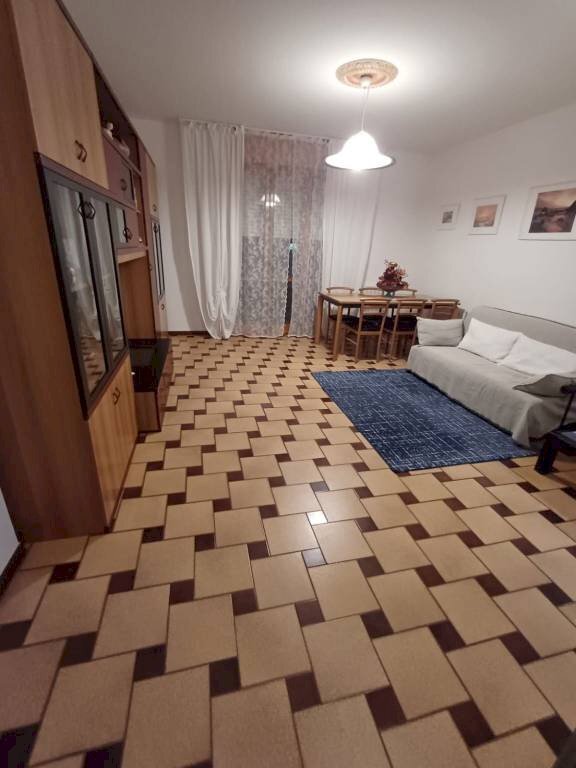 Salone - Three-room apartment via Leon Battista Alberti, Carpi - photo 2