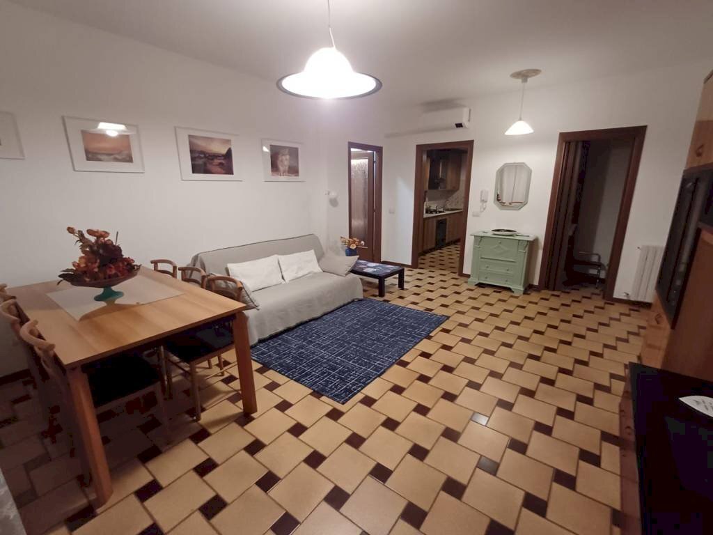 Salone - Three-room apartment via Leon Battista Alberti, Carpi - photo 3