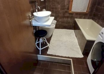 Bagno - Three-room apartment via Leon Battista Alberti, Carpi - photo 12