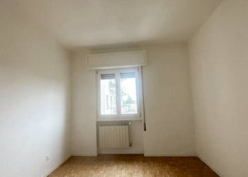 Camera da letto - Bilocale via Zara, Brescia - foto 15