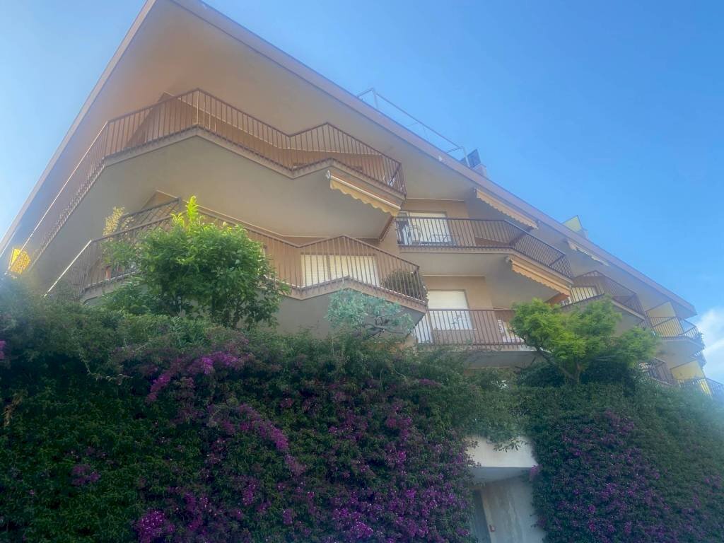Facciata - Trilocale via Val d'Olivi, 119, Sanremo - foto 1