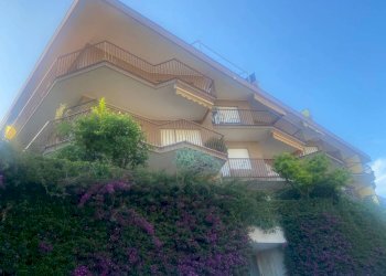 Facciata - Trilocale via Val d'Olivi, 119, Sanremo - foto 1