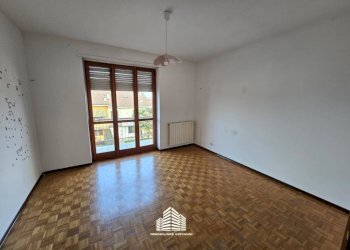 Camera da letto - Three-room apartment via M. Groppo, 11, Sommariva del Bosco - photo 9