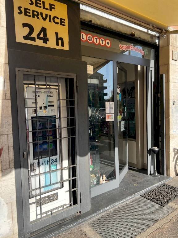 Facciata - Bar - Tabacchi - Ricevitoria largo Rodolfo Lanciani, Roma - foto 2