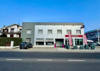 Facciata - Shop via Quintino Sella, 28, Quaregna Cerreto - photo 1