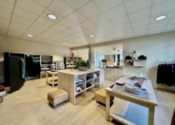 Salone - Shop via Quintino Sella, 28, Quaregna Cerreto - photo 12