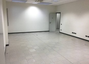 Stanza non arredata - Capannone via Galileo Galilei, Caponago - foto 4