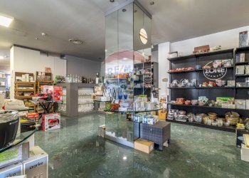 Locale Commerciale via f.lli Rosselli 
 Biella, BI, Biella - foto 18