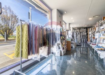 Locale Commerciale via f.lli Rosselli 
 Biella, BI, Biella - foto 14