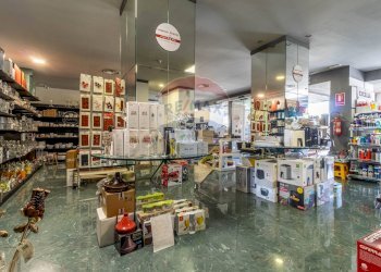 Locale Commerciale via f.lli Rosselli 
 Biella, BI, Biella - foto 16