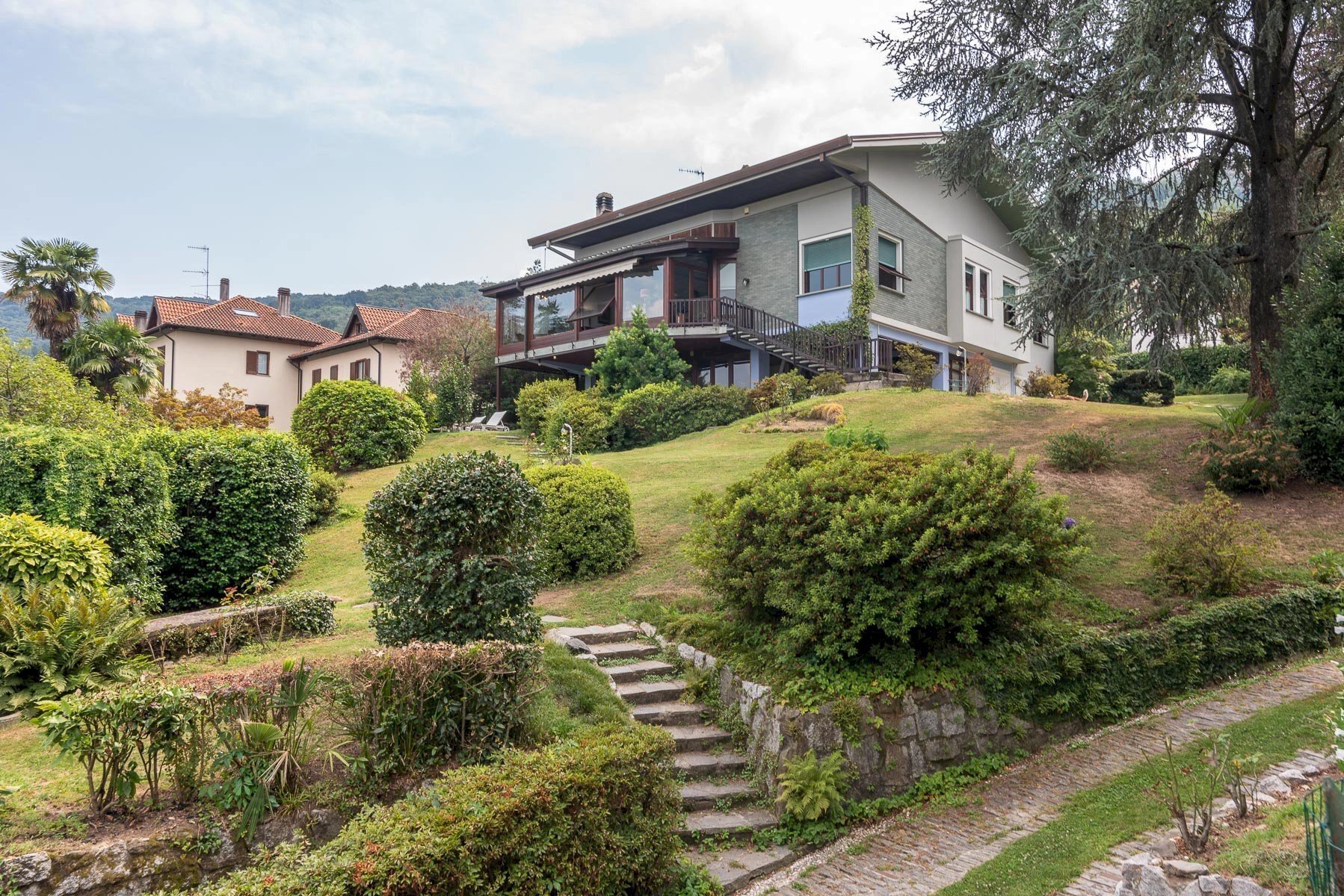 Villa signorile in vendita a Stresa con giardino - giardino - Villa Via Raffaello Sanzio, Stresa - foto 2