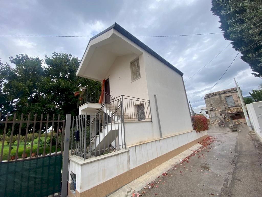 Facciata - Villa via Milioti, Carini - foto 2