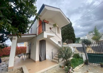 Facciata - Villa via Milioti, Carini - foto 1