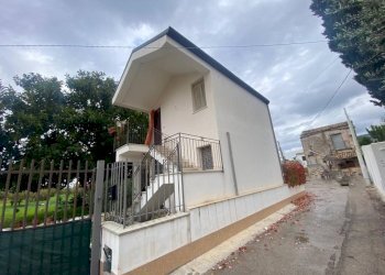 Facciata - Villa via Milioti, Carini - foto 2