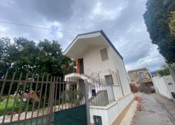 Facciata - Villa via Milioti, Carini - foto 4