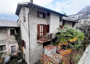 Facciata - Villa a Schiera via Riva di Sopra, Castione Andevenno - foto 1