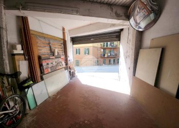 Box Viale Michelangelo Buonarotti, Genova (zona Certosa) - foto 1