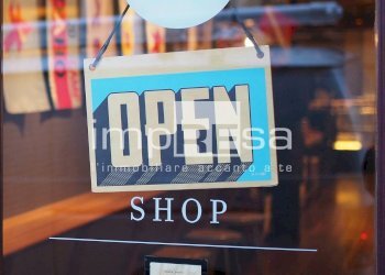 Negozio PIAZZA DELLA REPUBBLICA, Caerano di San Marco - foto 2