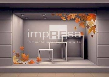 Negozio PIAZZA DELLA REPUBBLICA, Caerano di San Marco - foto 4