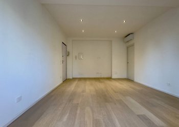 Three-room apartment Via Gianfranco Zuretti, Milano - photo 1