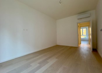 Three-room apartment Via Gianfranco Zuretti, Milano - photo 4