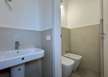 Three-room apartment Via Gianfranco Zuretti, Milano - photo 24