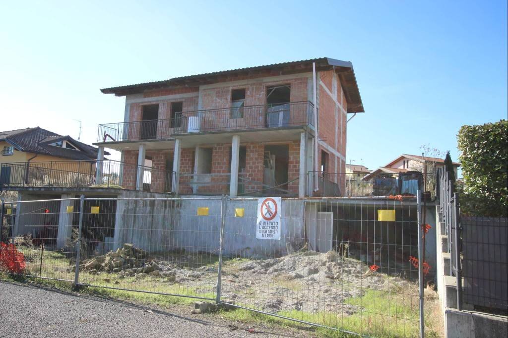 Facciata - Villa via Giovanni XXIII, Daverio - foto 2