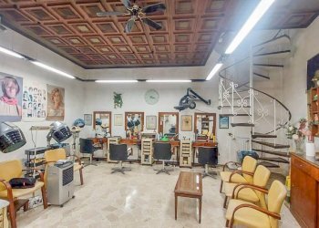 Interno non residenziale - Negozio via Fereggiano, Genova (zona Marassi) - foto 2