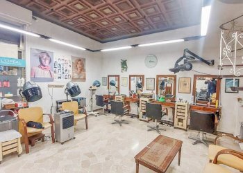 Interno non residenziale - Negozio via Fereggiano, Genova (zona Marassi) - foto 8