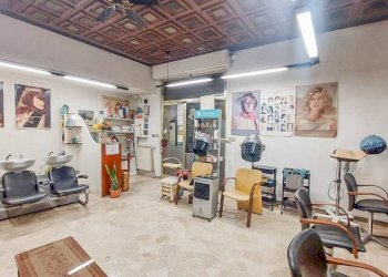 Interno non residenziale - Negozio via Fereggiano, Genova (zona Marassi) - foto 9