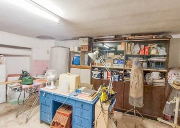 Interno non residenziale - Negozio via Fereggiano, Genova (zona Marassi) - foto 10