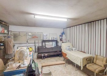 Interno non residenziale - Negozio via Fereggiano, Genova (zona Marassi) - foto 12