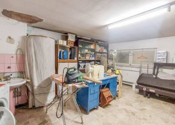 Interno non residenziale - Negozio via Fereggiano, Genova (zona Marassi) - foto 13