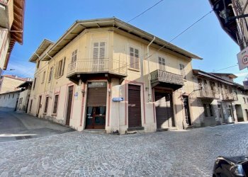 Facciata - Shop via Pietro Carta, 17, Biella - photo 2