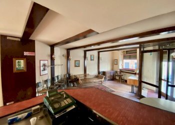 Ingresso - Shop via Pietro Carta, 17, Biella - photo 8