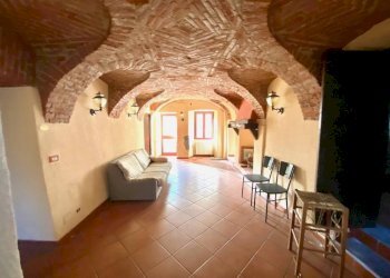 Salone - Shop via Pietro Carta, 17, Biella - photo 11